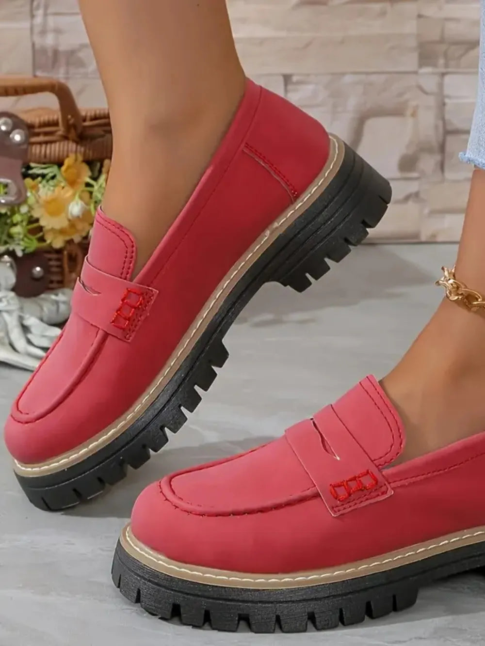 Casual sandblasted British style women's shoes with thick heels and retro design