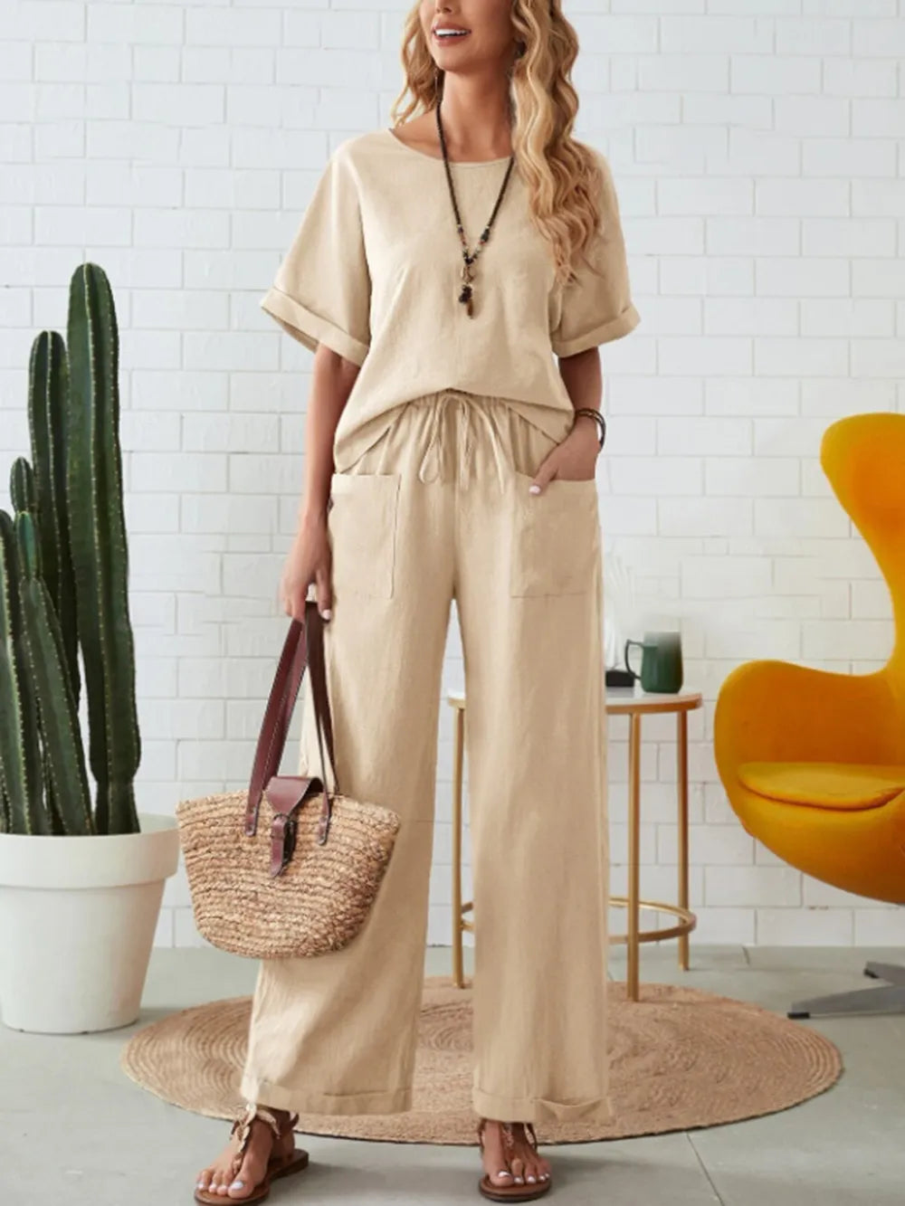 Round neck sleeveless comfortable casual top paired with pants two-piece set